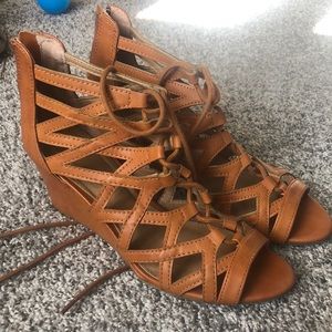 Good condition. Only work a few times. Unsure of brand. Bought at a boutique.